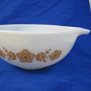 Vintage Pyrex 2.5 Qt Butterfly Gold Cinderella White Mixing Bowl #443